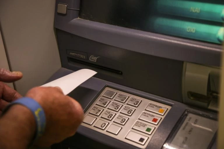 Συνήγορος του Πολίτη: Kατασχέθηκαν 4,8 εκατομμύρια τραπεζικοί λογαριασμοί επί πρώτης φοράς Αριστερά
